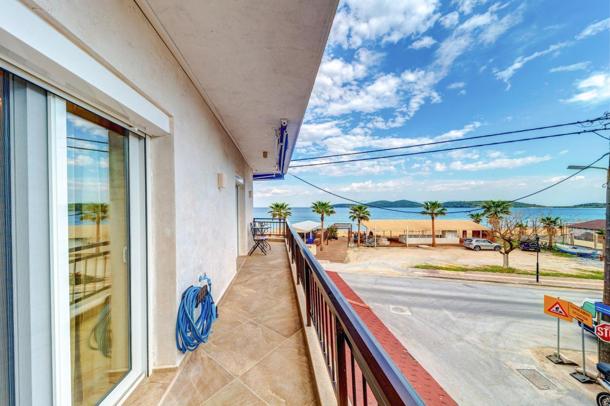 Upper Deck Apt. Apartment Nea Peramos  Exterior photo